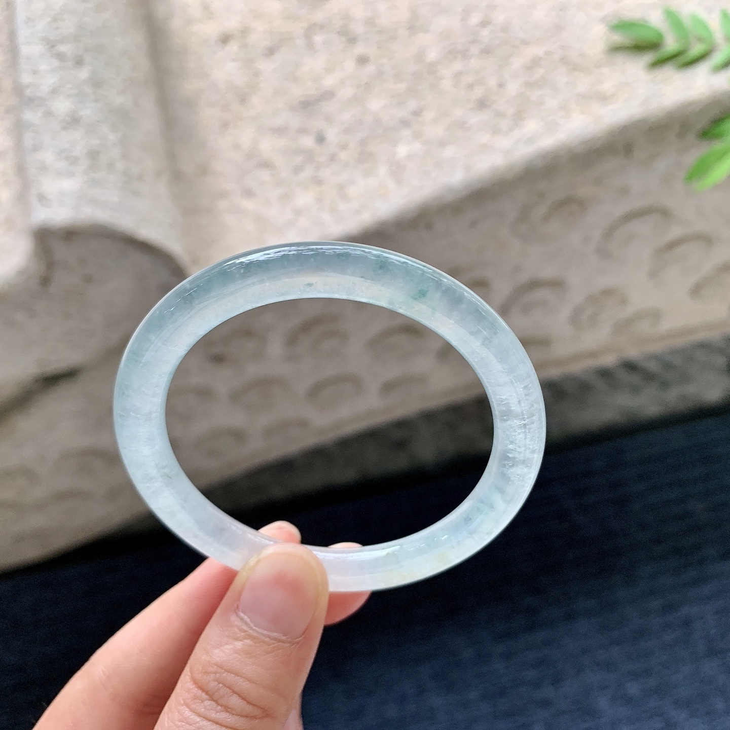 圆条50 51,圈口51.5/7/7.5,编码C5082226,描述冰飘花，清透，水润，种老，细腻，无裂