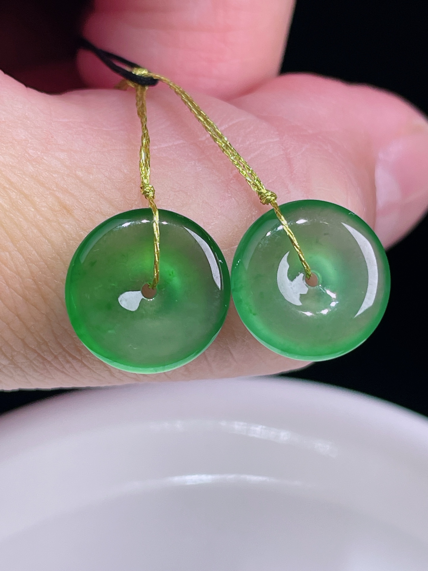 冰绿耳坠，老种起光，细底通透，尺寸：12.7/3.2mm0821
