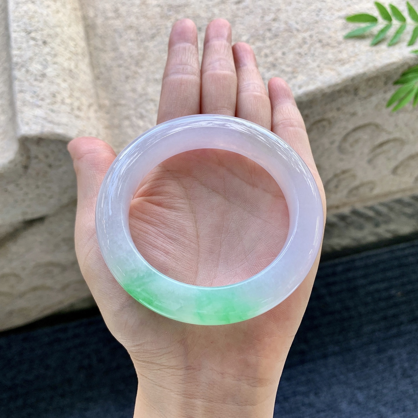 正圈53 54，圈口54.6/12.7/10.6，编码G9082231，冰糯春彩，水润，种老，细腻，打灯有絮线