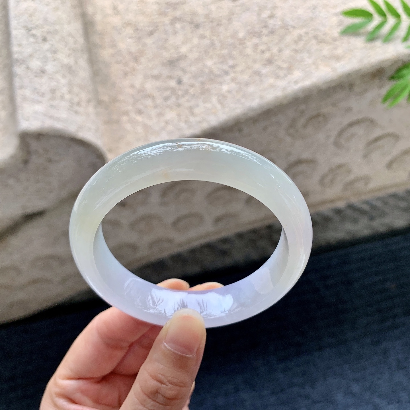 正圈55 56，圈口56/13.5/8，编码HW082204，糯冰双彩，水润，种老，细腻，无裂。
