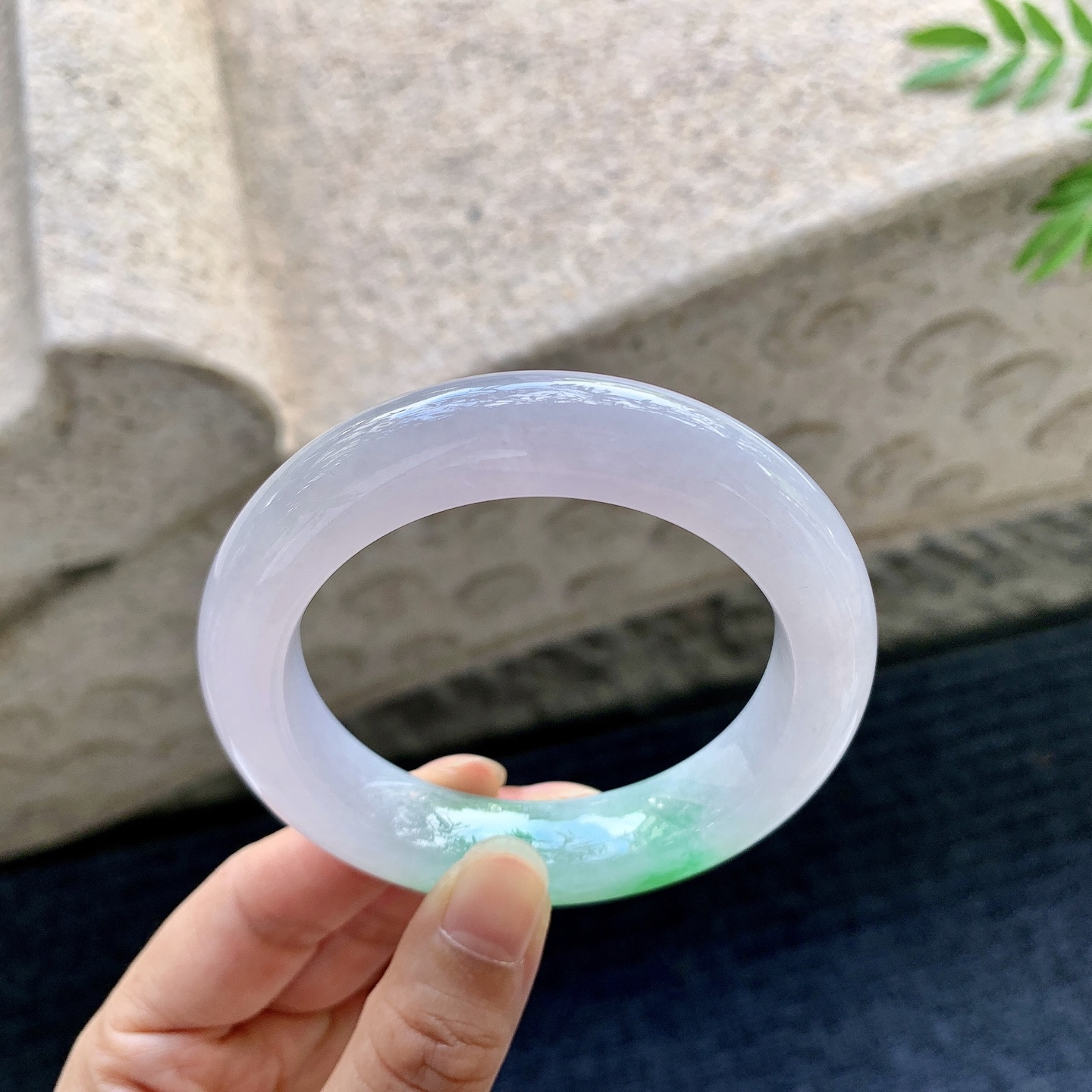 正圈53 54，圈口54.6/12.7/10.6，编码G9082231，冰糯春彩，水润，种老，细腻，打灯有絮线
