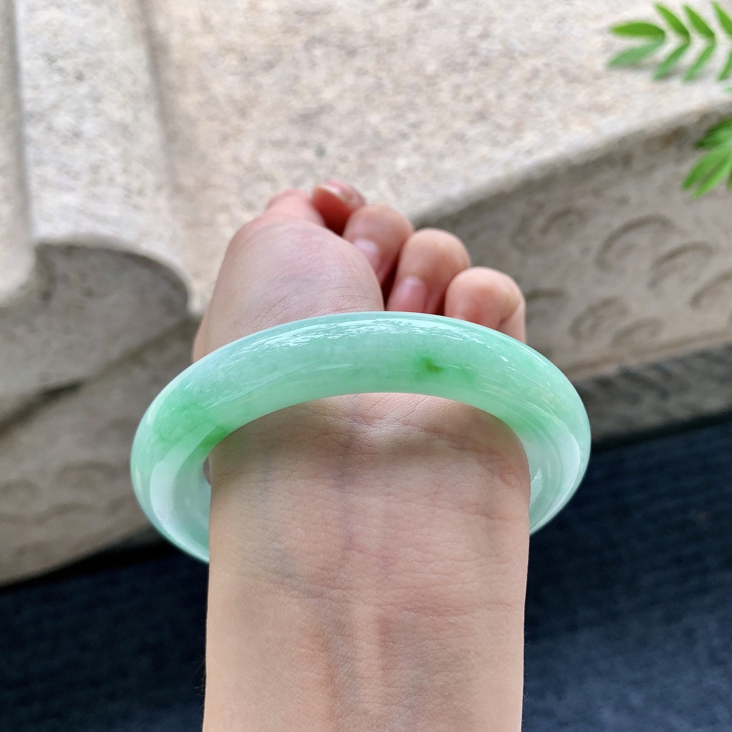 圆条55 56，糯冰飘绿，润，种老，细腻，无裂，编码T1082207