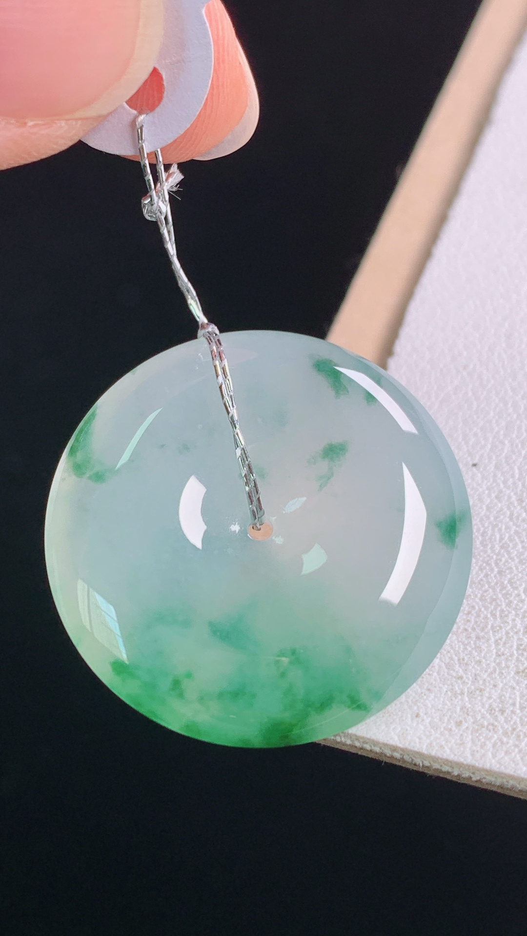 冰飘花平安扣，花色灵动，胶感十足，无裂，尺寸:26.4-5.5mm