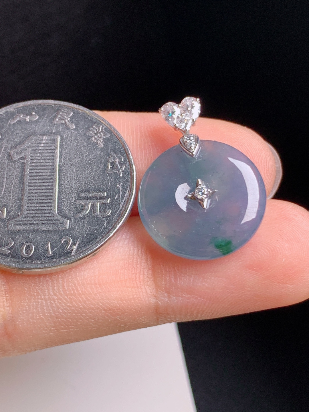 冰紫飘花平安扣吊坠，种水通透，花色飘逸，温婉雅致