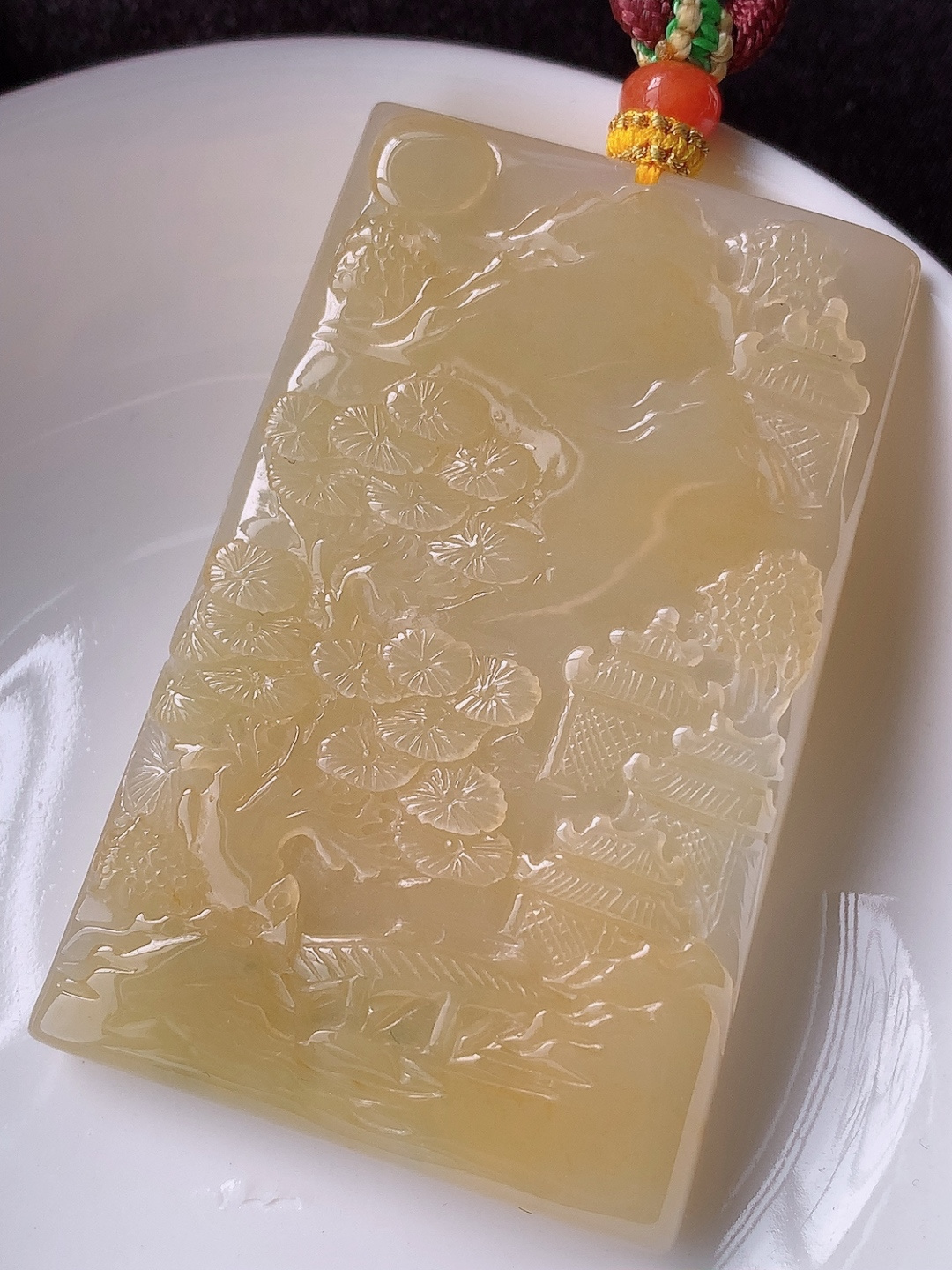 冰黄山水牌挂件,种老细腻水润，品相喜悦，佩戴优雅精致，59.7-39-6.8