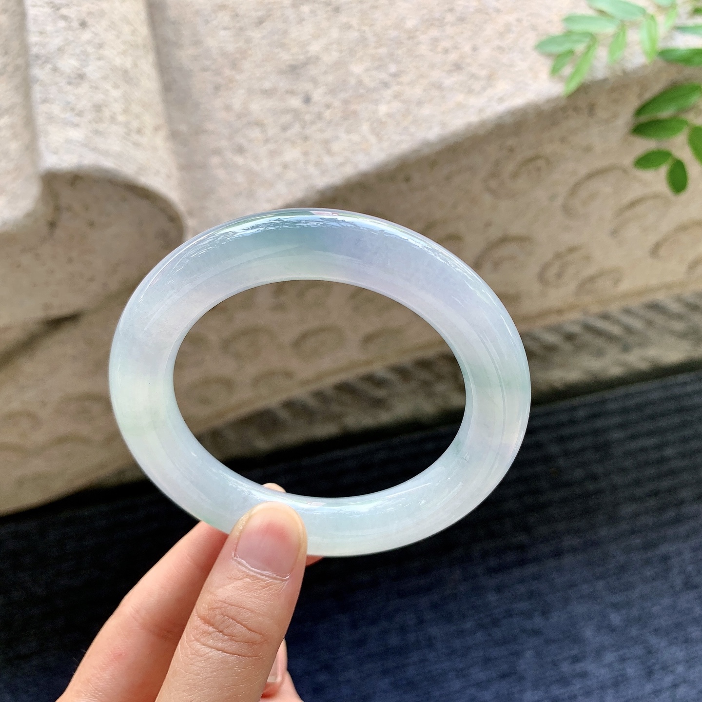 圆条56 57，圈口57.4/12.2/11.8，编码GL082340，冰糯，水润，种老，细腻，打灯有棉线