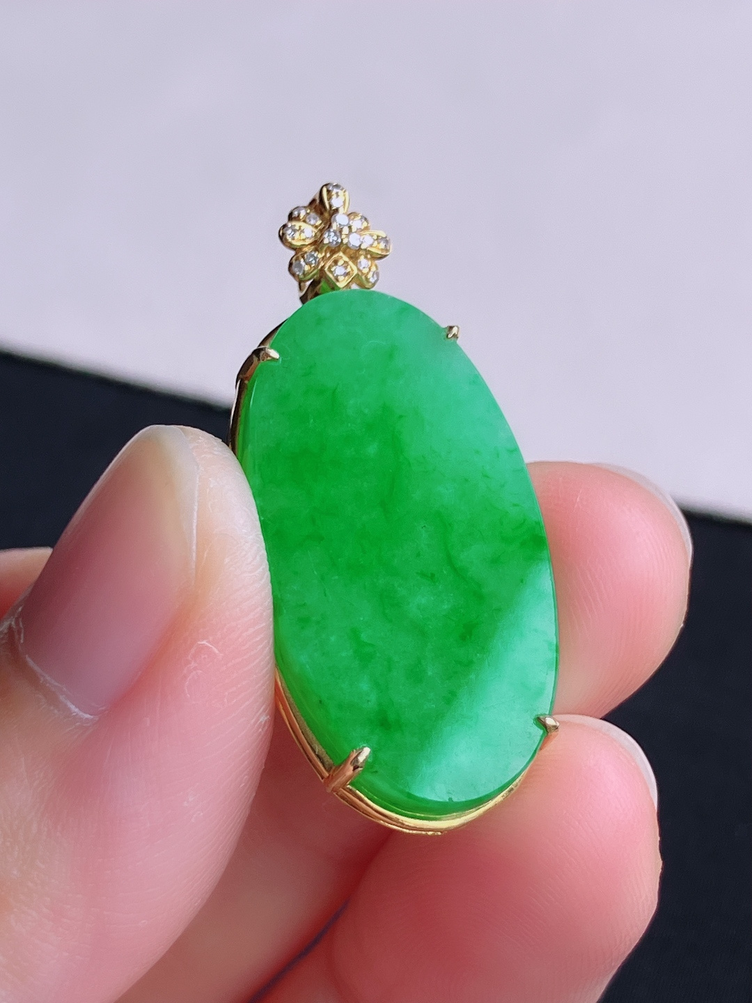 翠绿平安牌，简约时尚，尺寸35.8/29.6/16.5/5/自然光实拍