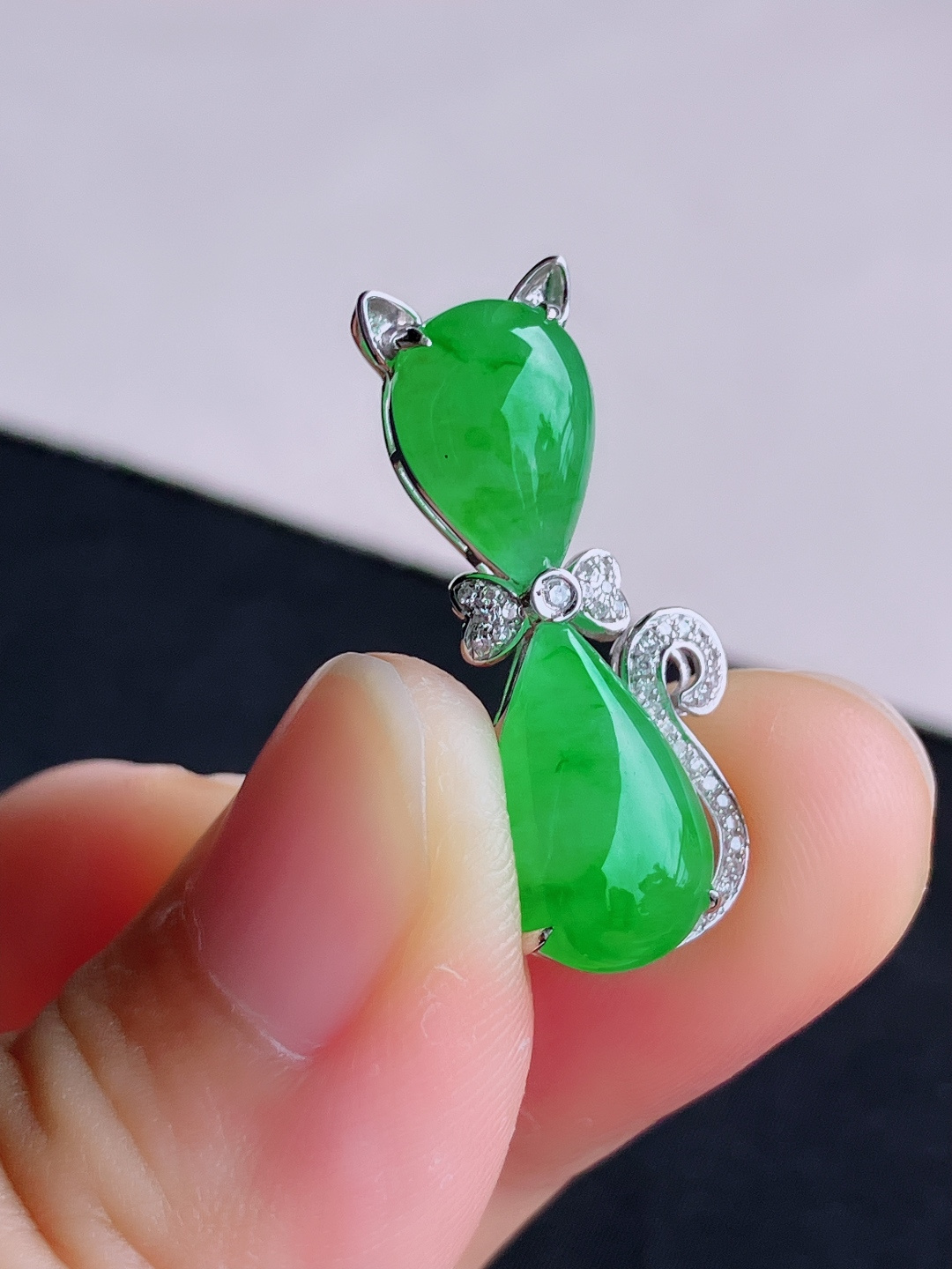翠绿猫咪吊坠，简约时尚，尺寸27.6/13.6/8.8/7/自然光实拍