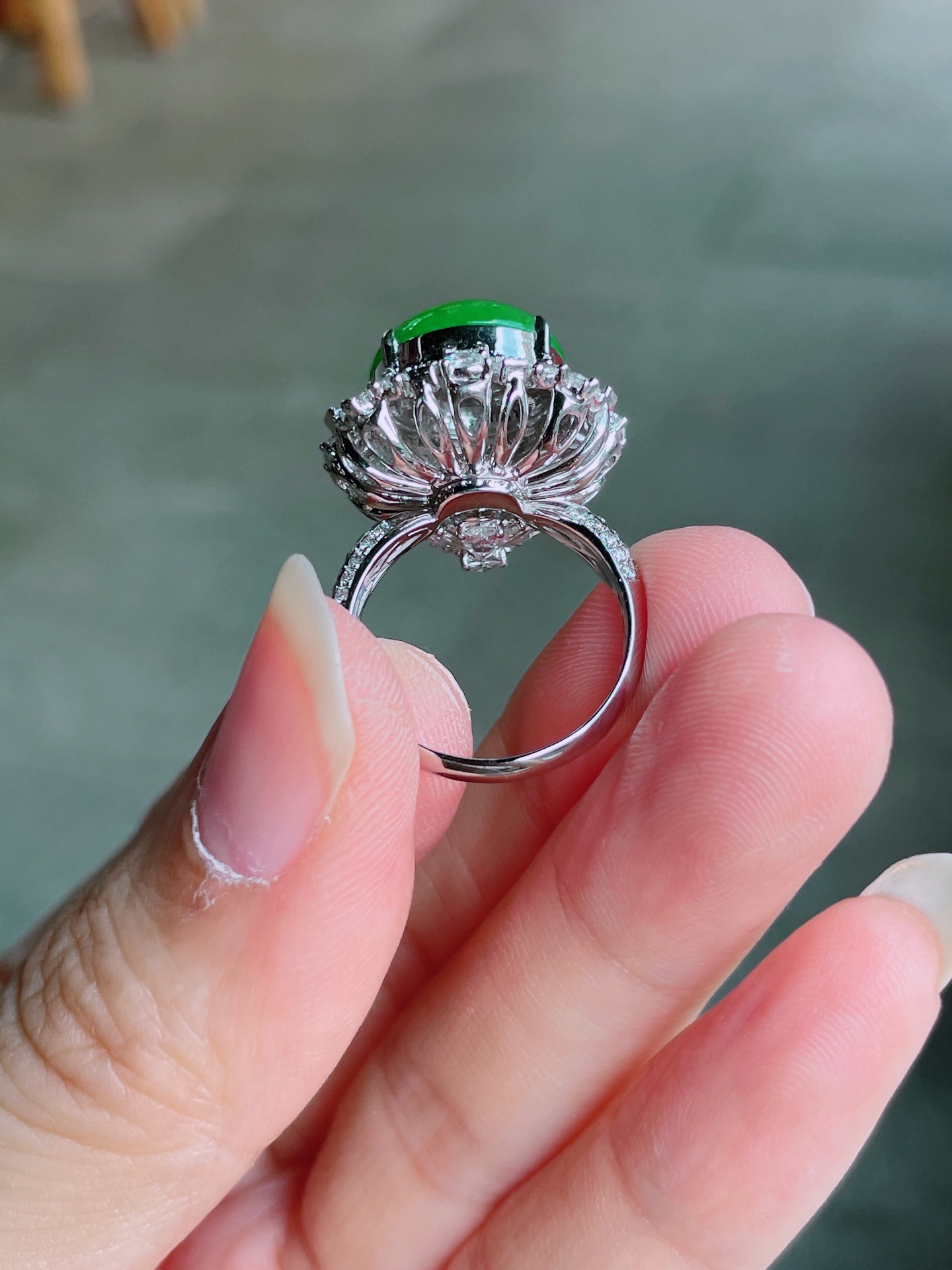 高冰绿蛋面戒指，晶莹剔透，新颖时尚，品相，13-6