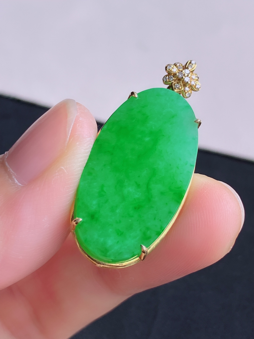 翠绿平安牌，简约时尚，尺寸35.8/29.6/16.5/5/自然光实拍