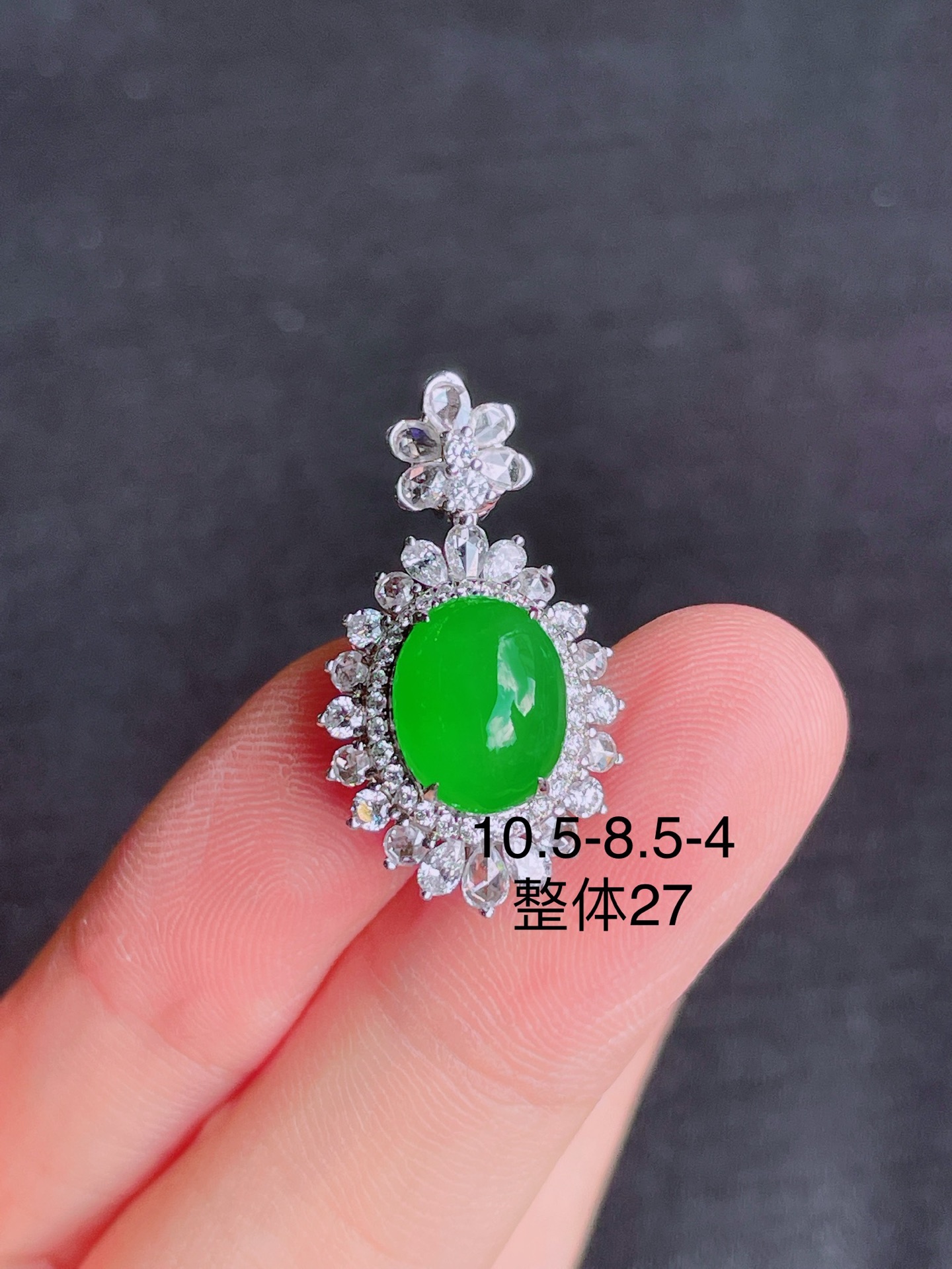 高冰绿蛋面吊坠，晶莹剔透，新颖时尚，无裂，10.5-8.5-4