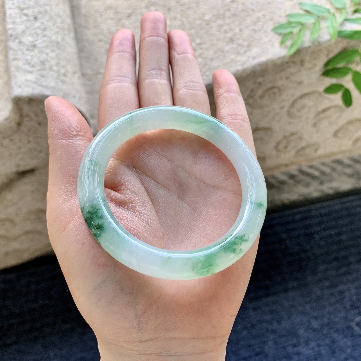圆条52 53，圈口53.5/9.6/9.4，编码BA082323，糯冰飘花，水润，种老，细腻，打灯