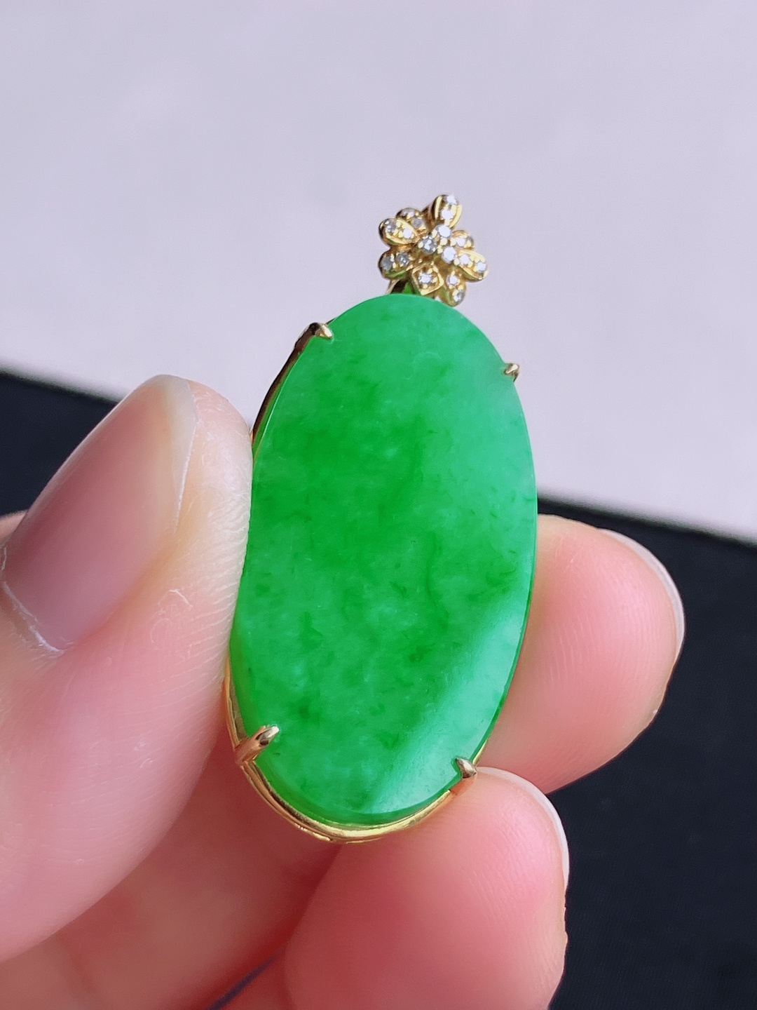 翠绿平安牌，简约时尚，尺寸35.8/29.6/16.5/5/自然光实拍
