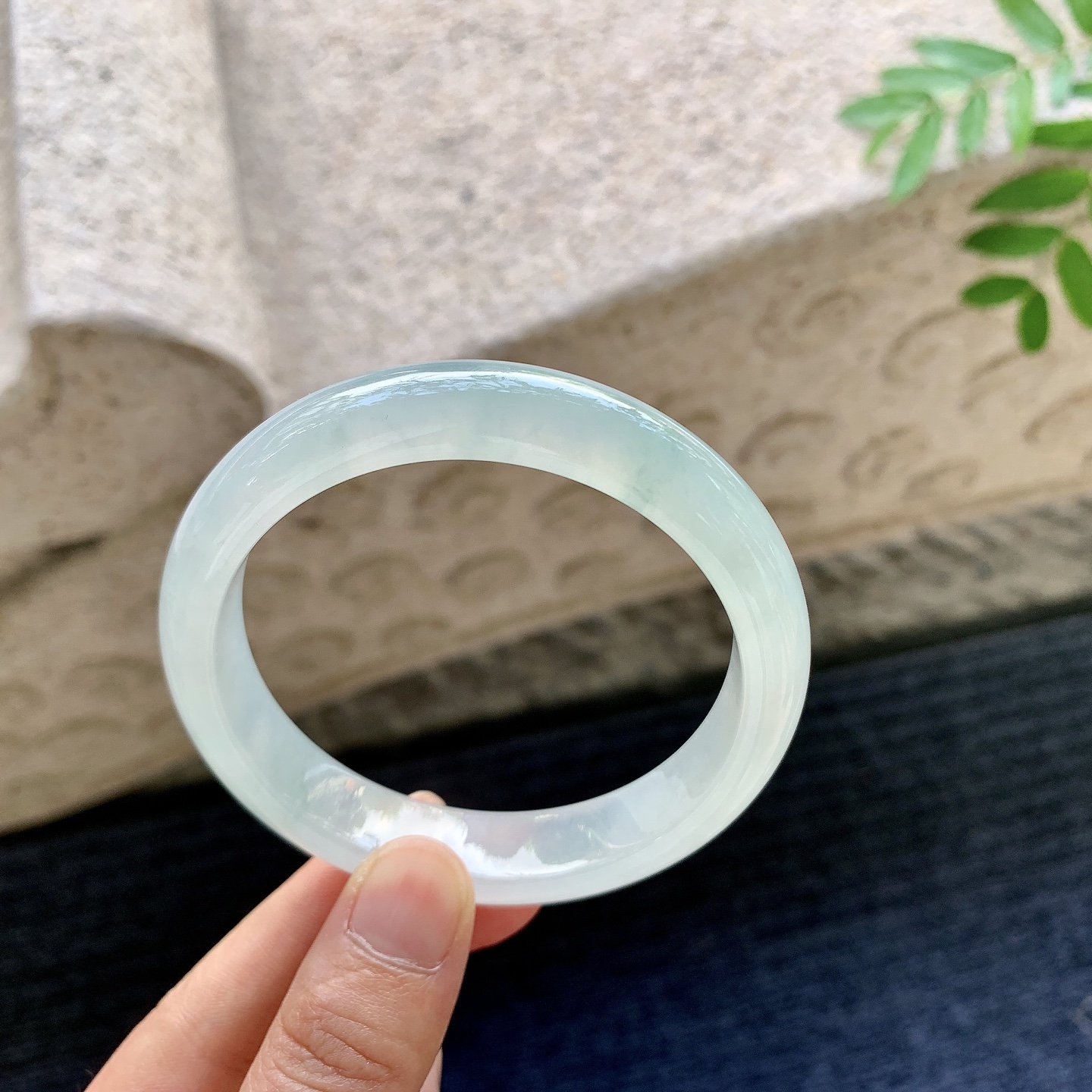 正圈57 58，圈口58/12.4/8，编码AD082305，描述冰糯晴底，水润，种老，细腻，无裂。