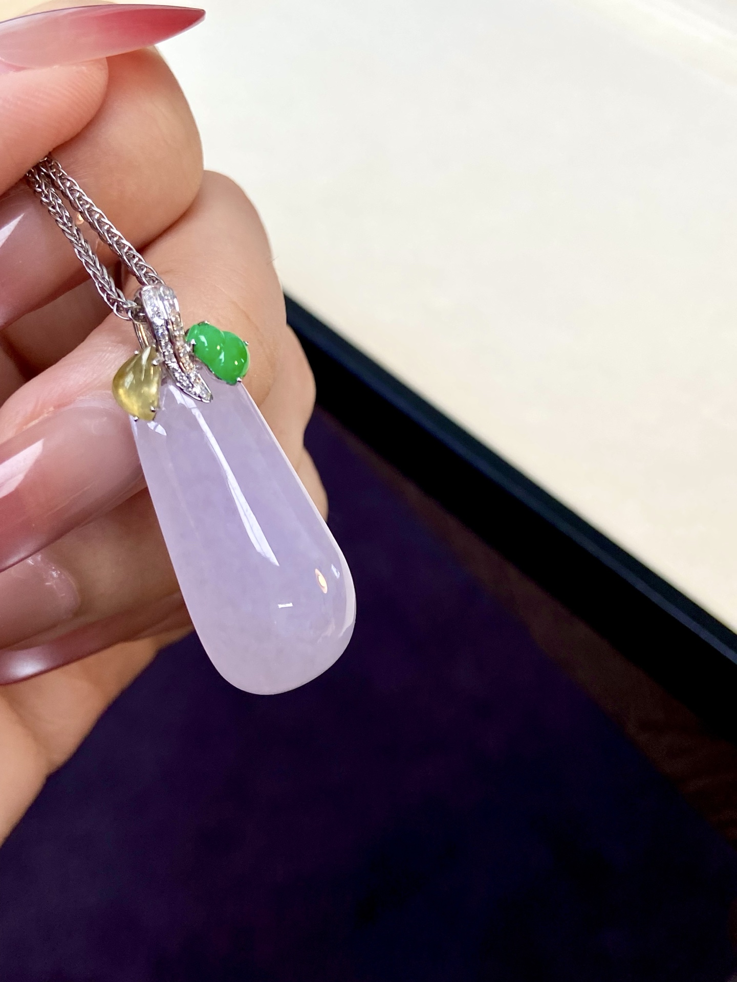 冰紫福瓜吊坠，紫韵雅致，形体饱满丰腴，呱呱来财，温柔且显贵：36.6，裸石：29-14.3-8.3mm，无裂。