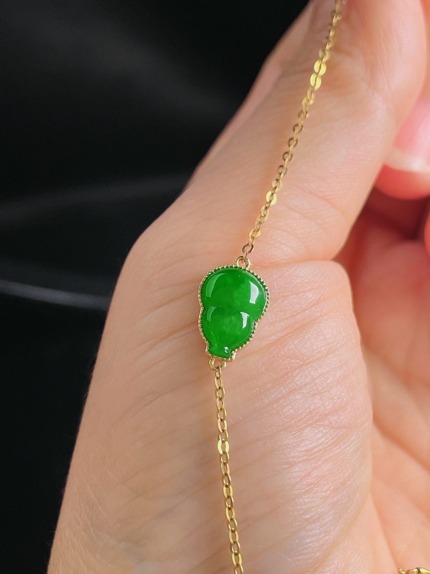 辣绿葫芦手链，18k镶嵌，老种起光，细底通透，尺寸：裸石11.3/8/3mm0822