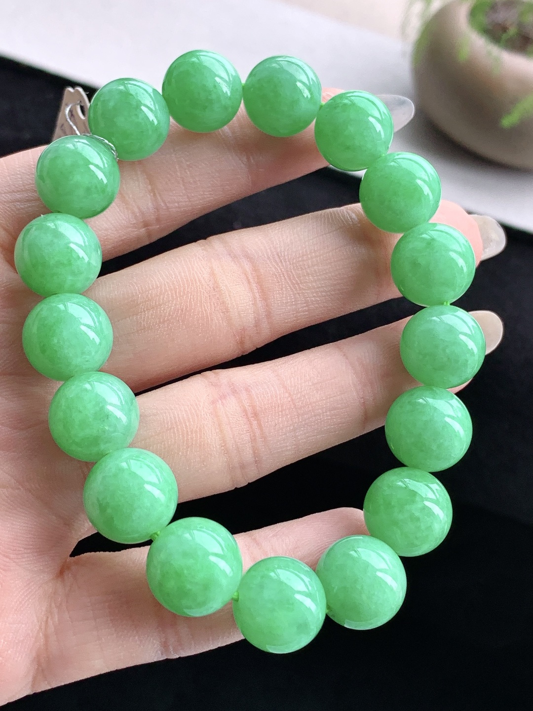 珠子糯冰阳绿手串圆珠子手串,性比高,尺寸12mm,重量53.8克