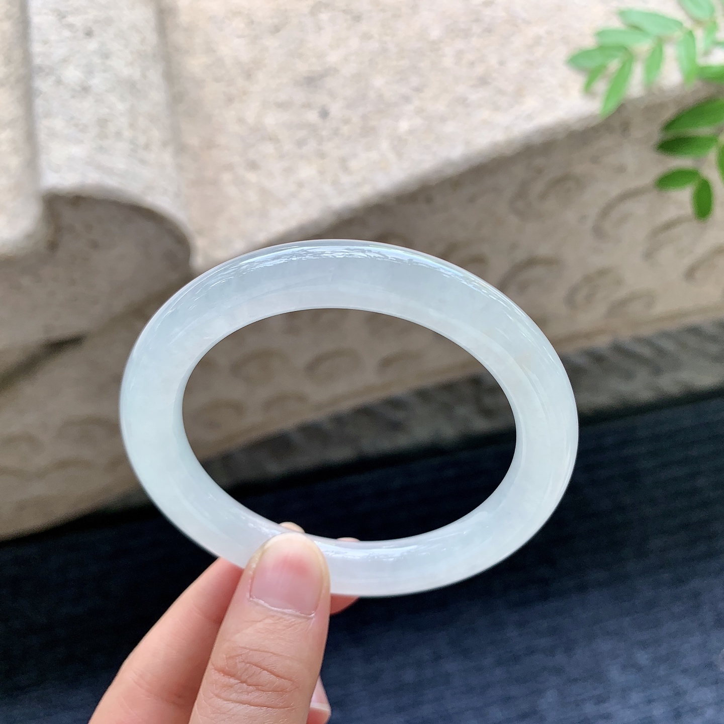 圆条55 56，圈口56.6/9.5/9.6，编码AD082306，糯冰底色，水润，种老，细腻，打灯有棉线