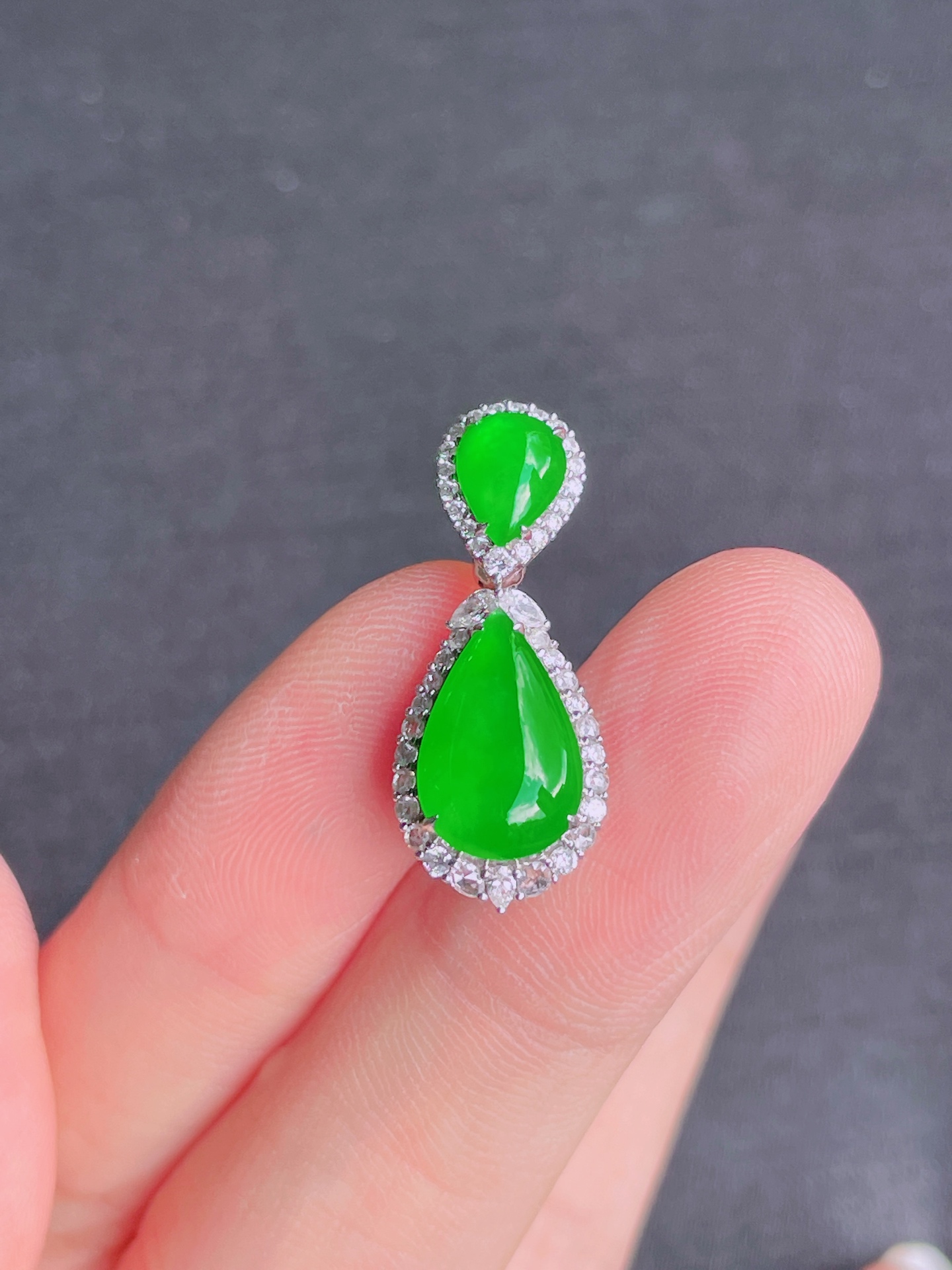 高冰绿水滴吊坠，晶莹剔透，新颖时尚，品相，12.5-8-3
