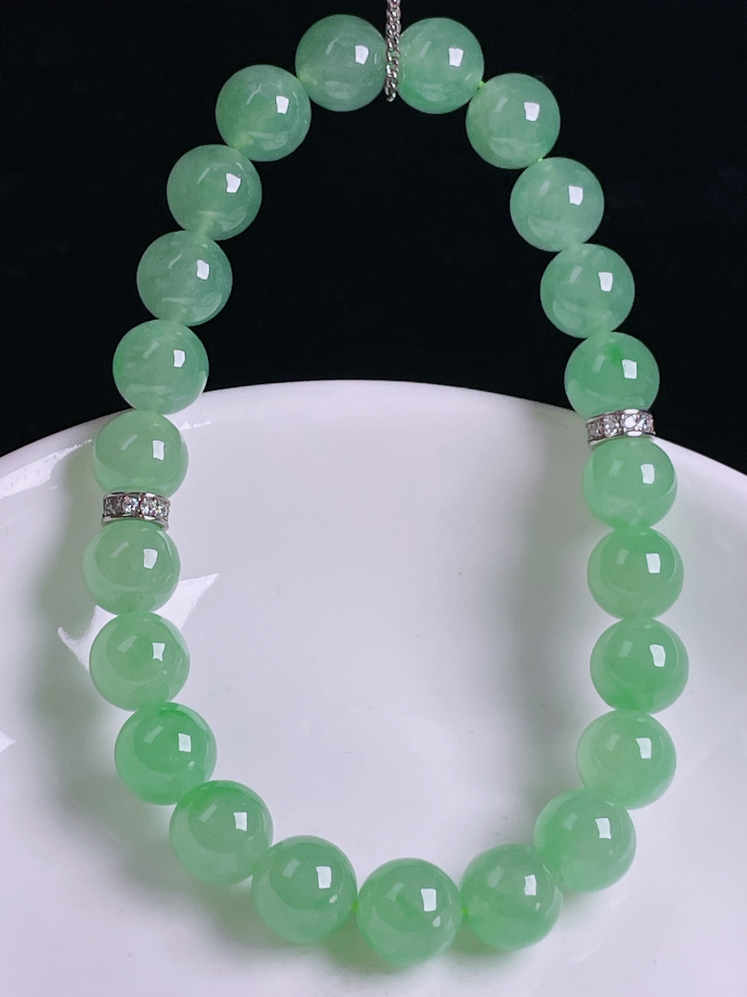 冰绿手串，老种起光，细底通透，尺寸：8.2mm0822