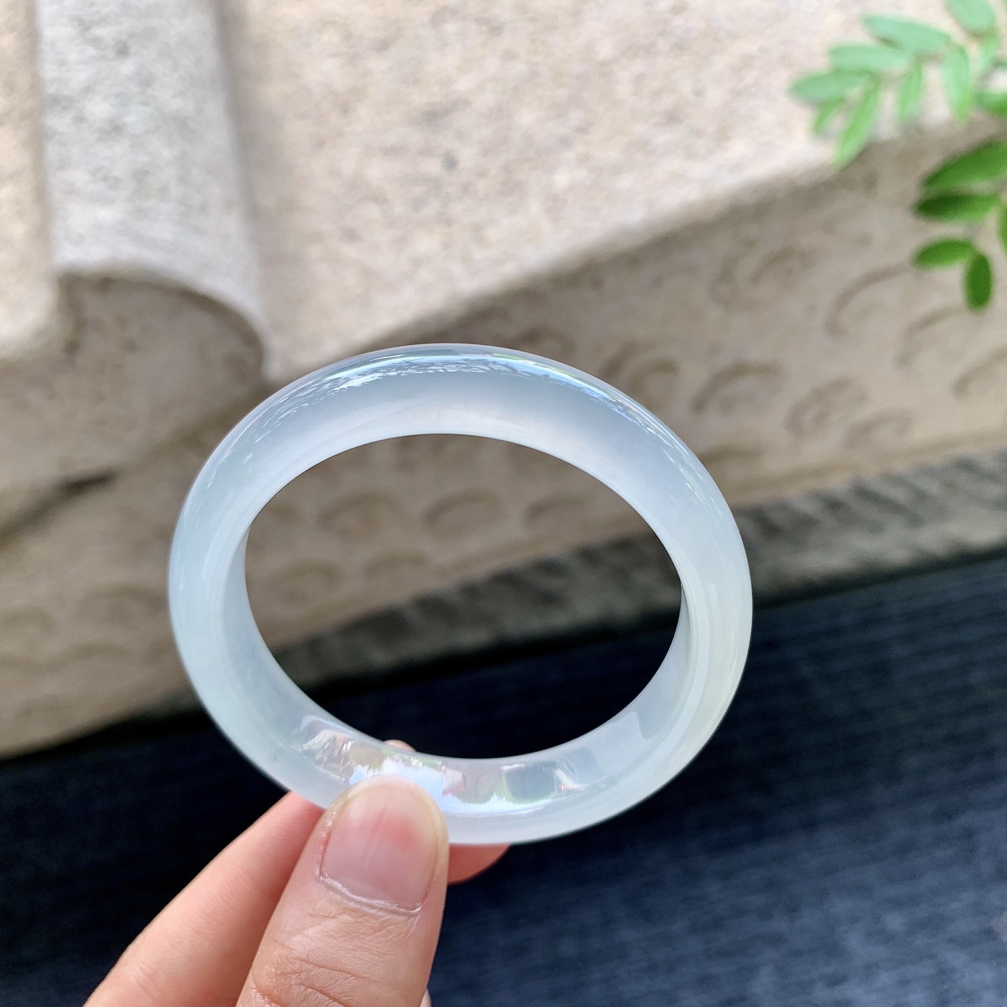 正圈48 49,圈口49.7/10.7/7,编码T1082318,描述冰种，清透，水润，种老，细腻，无裂