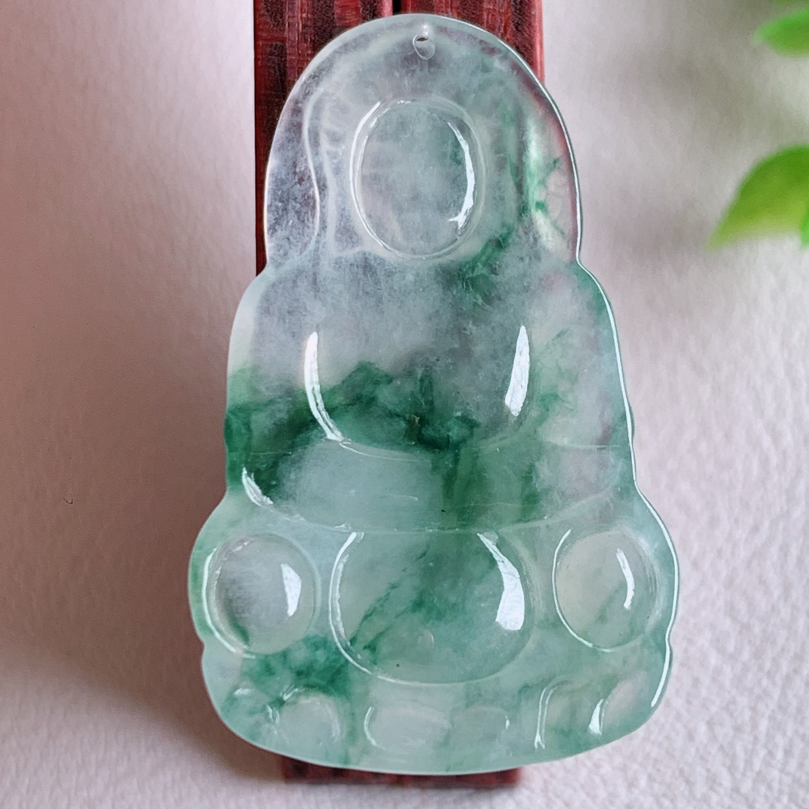冰润精雕飘花观音吊坠，法相端庄大气，工艺精湛，种色浓郁，细腻饱满冰润，种老水足，收藏佳品，佩戴大气  W03.20 尺寸：36-22-3.8mm