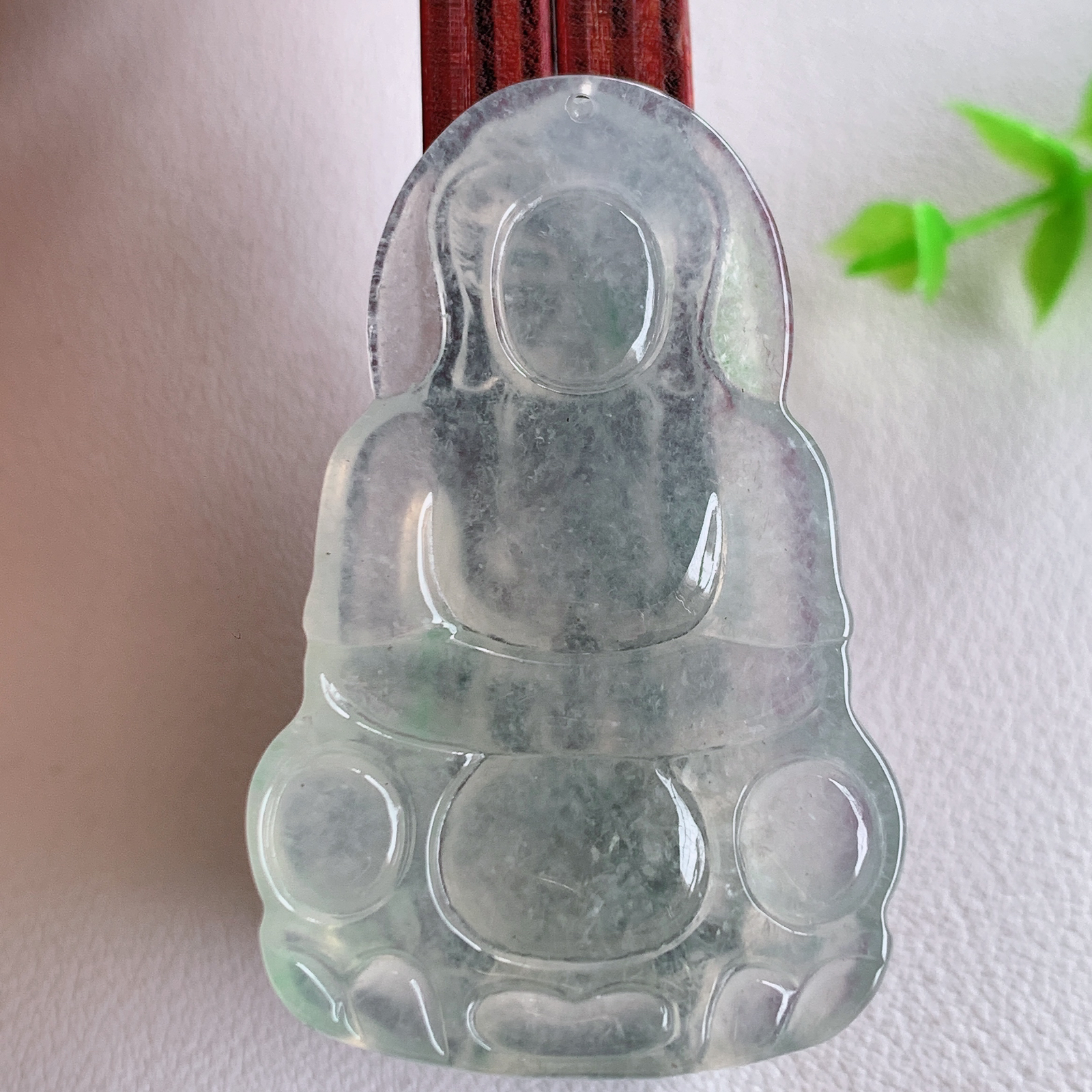 冰精雕观音吊坠，法相端庄大气，工艺精湛，种色浓郁，细腻饱满冰润，种老水足，收藏佳品，佩戴大气  W03.20 尺寸：48.5-30.5-5.6mm
