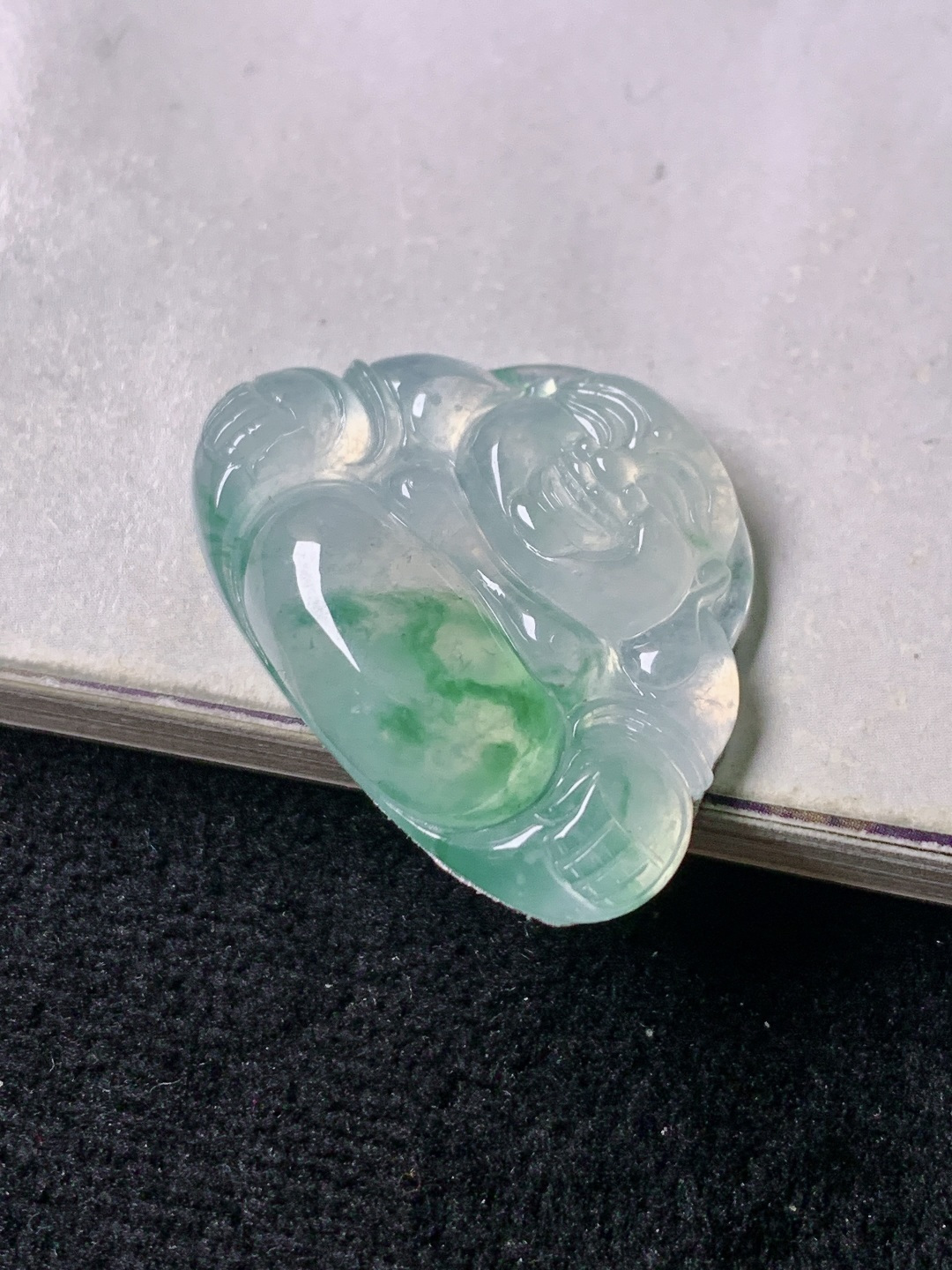 飘花坐佛，色泽浓艳，0822尺寸29.4*21.7*6.1