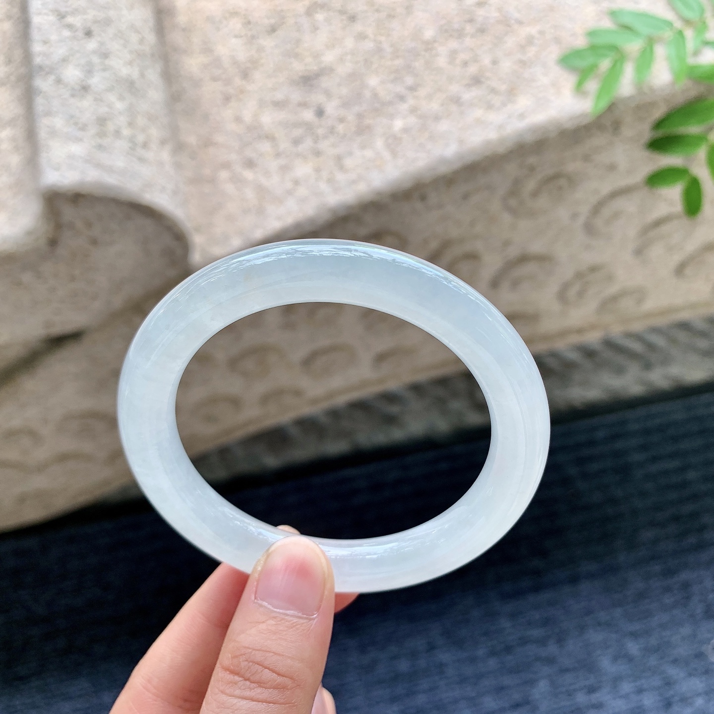 圆条55 56，圈口56.6/9.5/9.6，编码AD082306，糯冰底色，水润，种老，细腻，打灯有棉线