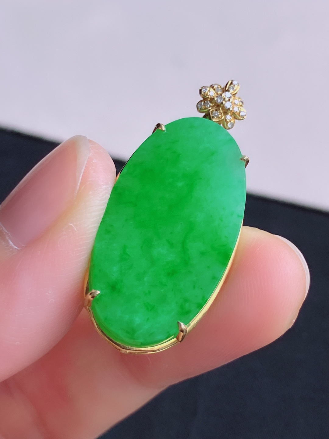 翠绿平安牌，简约时尚，尺寸35.8/29.6/16.5/5/自然光实拍