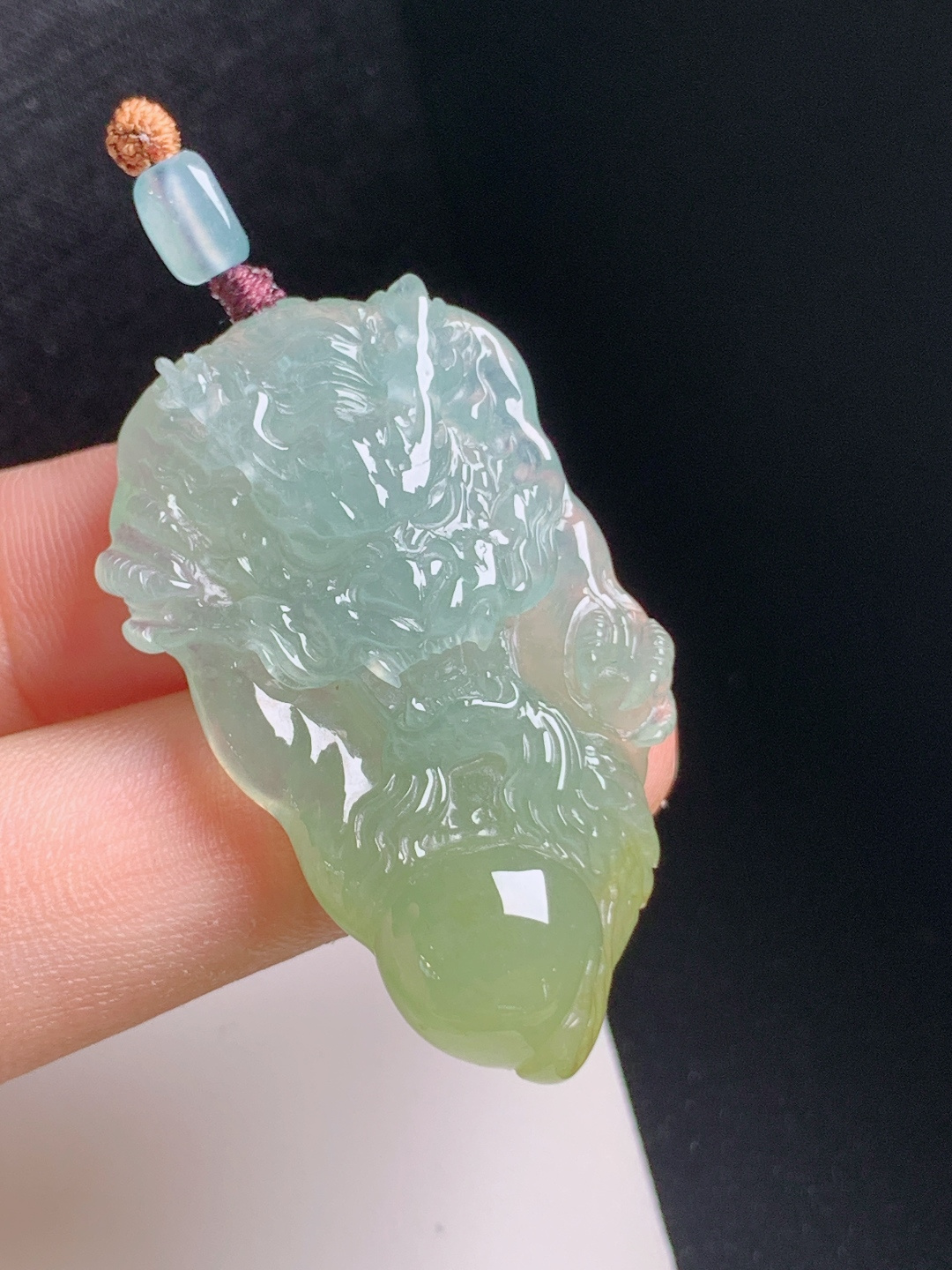 冰黄翡龙牌，种水通透，雕工立体，威武大气