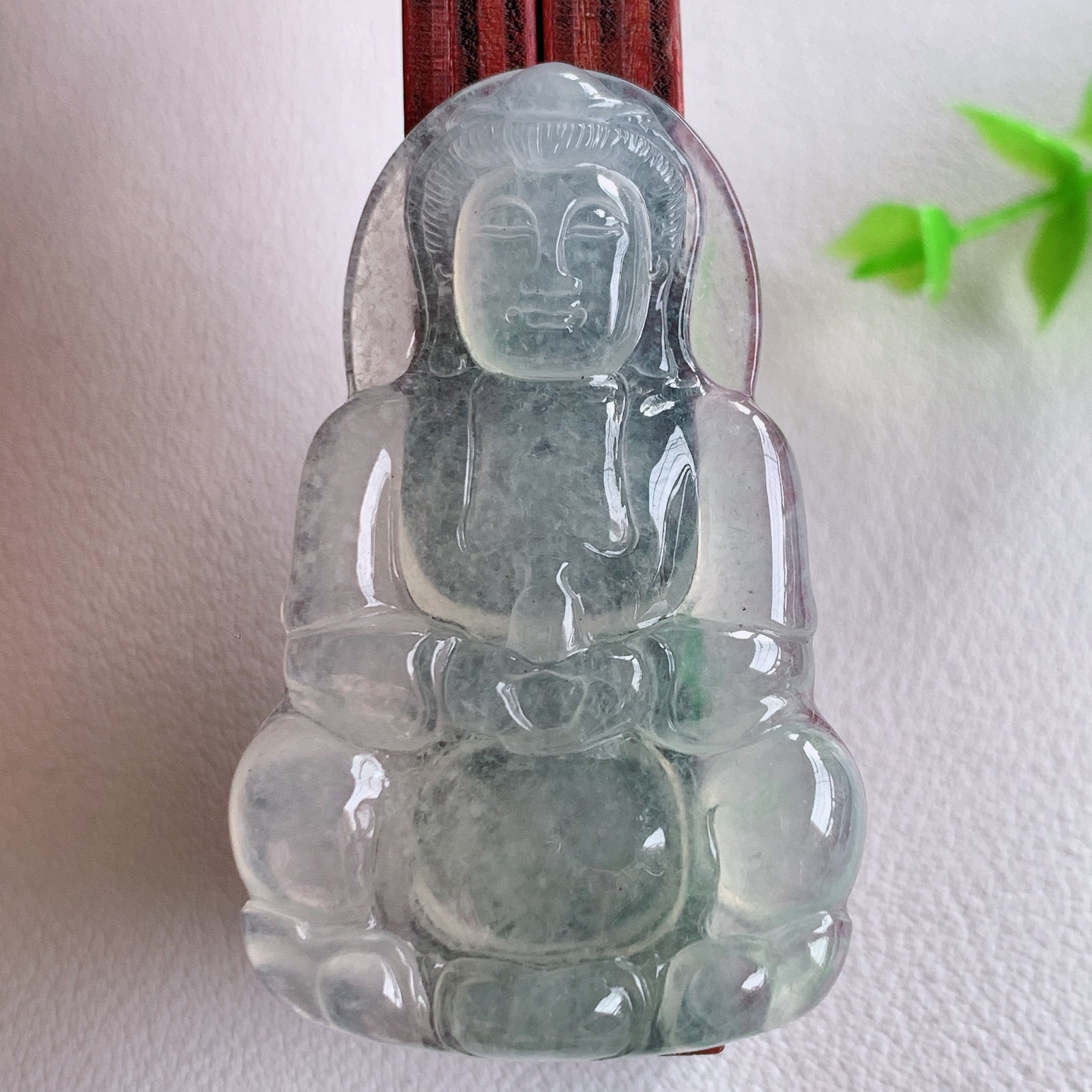 冰精雕观音吊坠，法相端庄大气，工艺精湛，种色浓郁，细腻饱满冰润，种老水足，收藏佳品，佩戴大气  W03.20 尺寸：48.5-30.5-5.6mm
