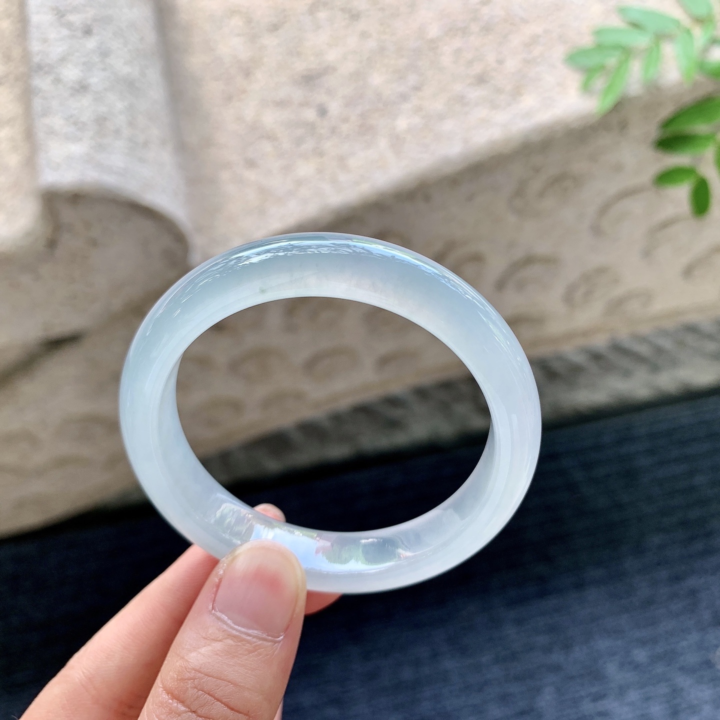 正圈48 49,圈口49.7/10.7/7,编码T1082318,描述冰种，清透，水润，种老，细腻，无裂