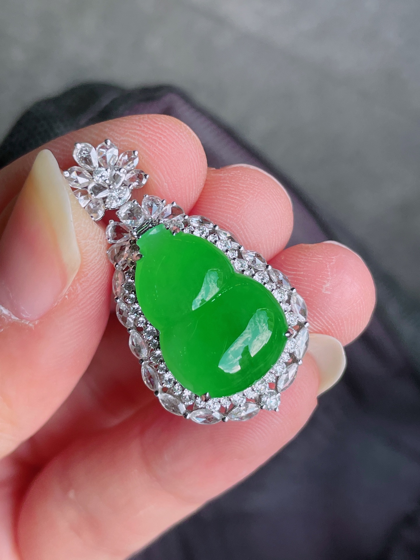 高冰绿葫芦吊坠，晶莹剔透，新颖时尚，品相，19-13-5