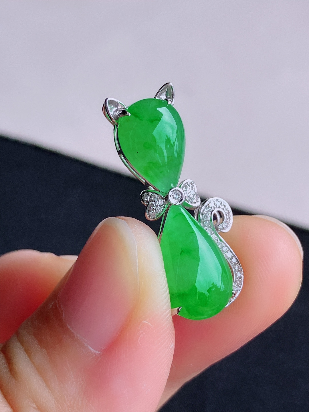 翠绿猫咪吊坠，简约时尚，尺寸27.6/13.6/8.8/7/自然光实拍