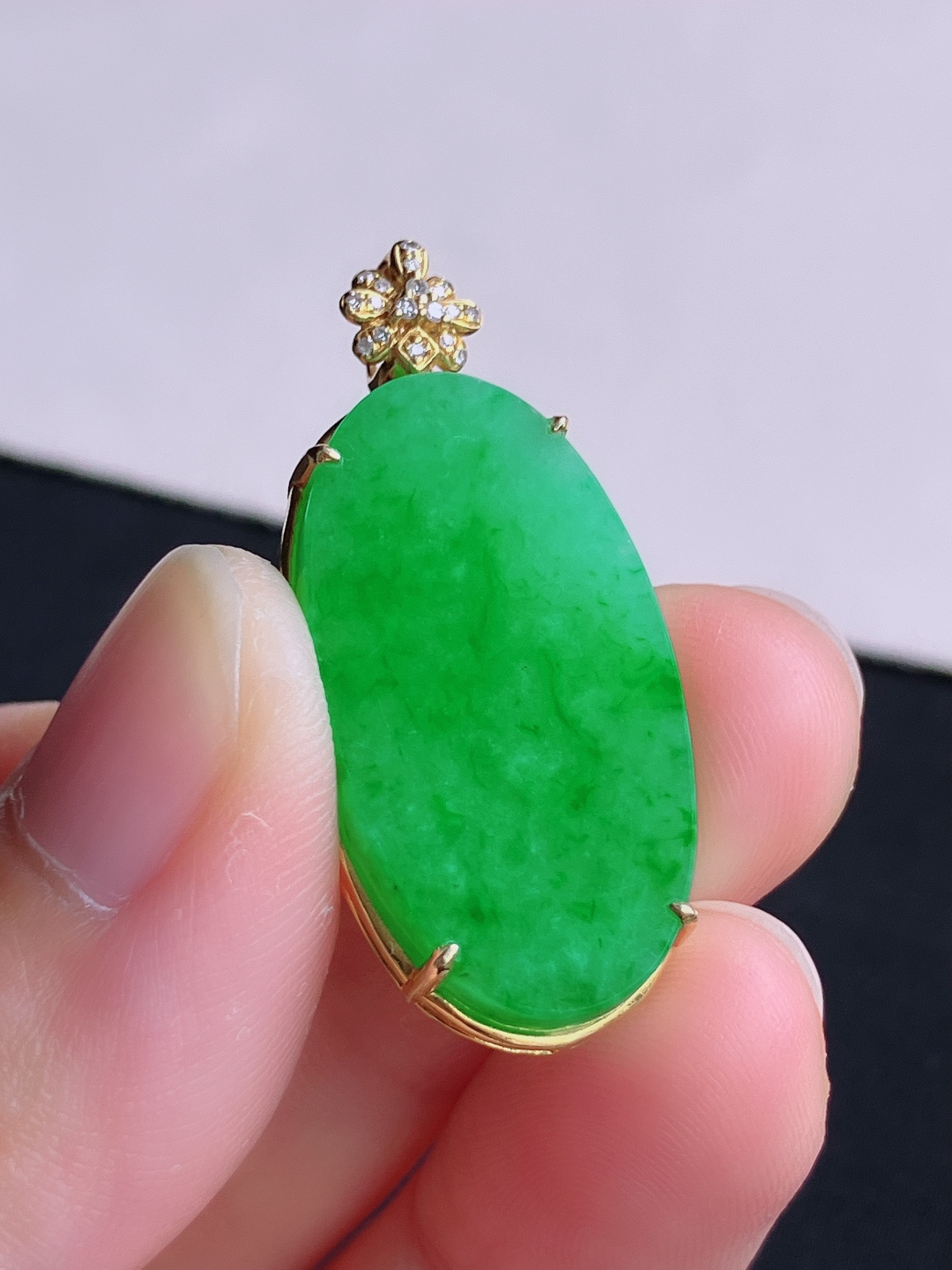 翠绿平安牌，简约时尚，尺寸35.8/29.6/16.5/5/自然光实拍