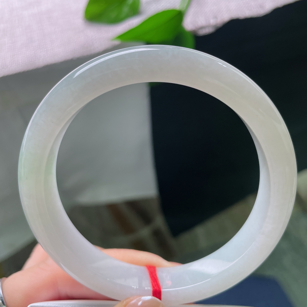 白底正圈，色线，素白通透，底色干净清润，简约素雅，诠释大道至简的腕间美感。ss57741a