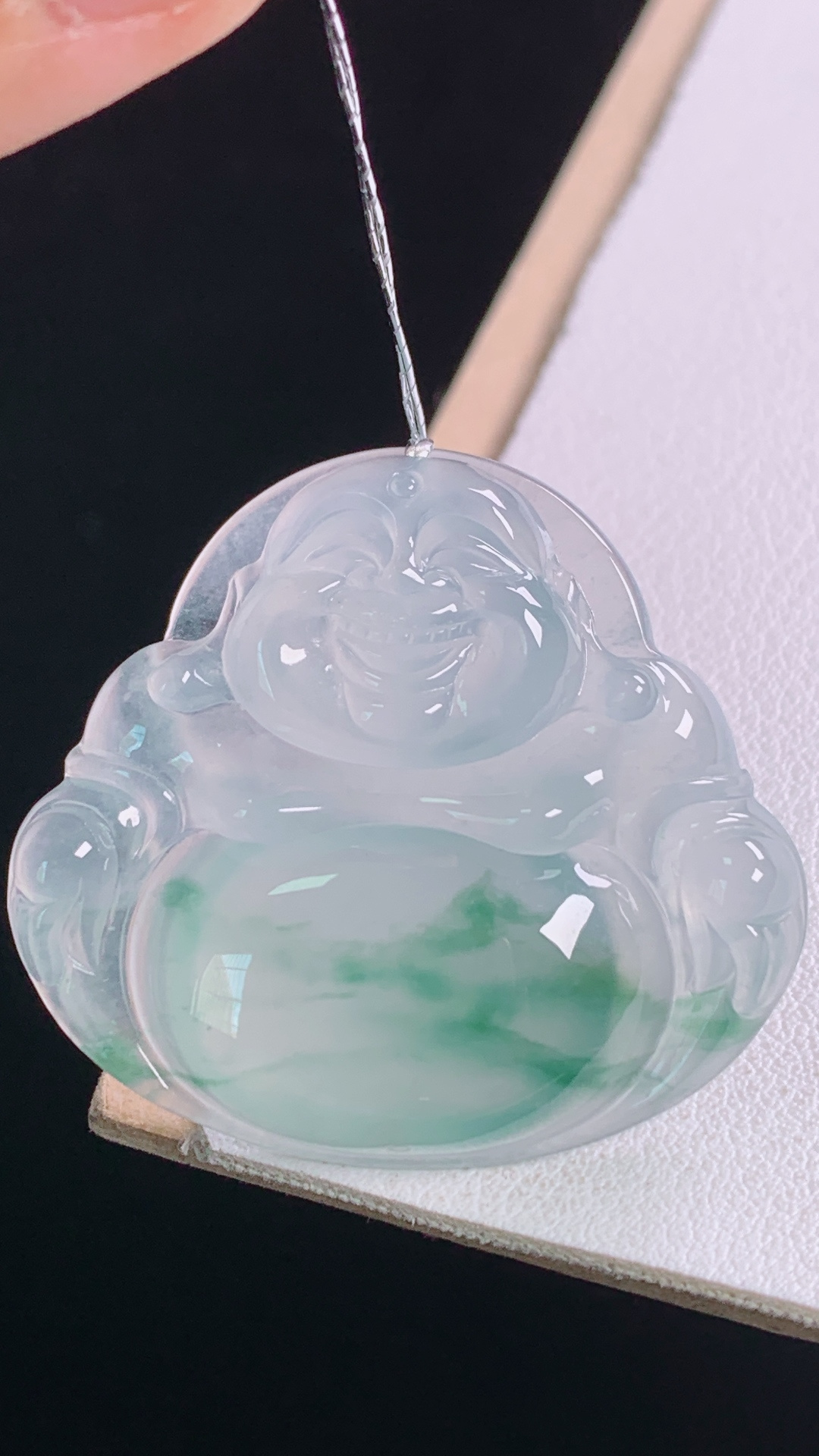 冰飘花佛公，花色灵动，冰清玉洁，无裂，尺寸:32.5-36.3-5.9mm