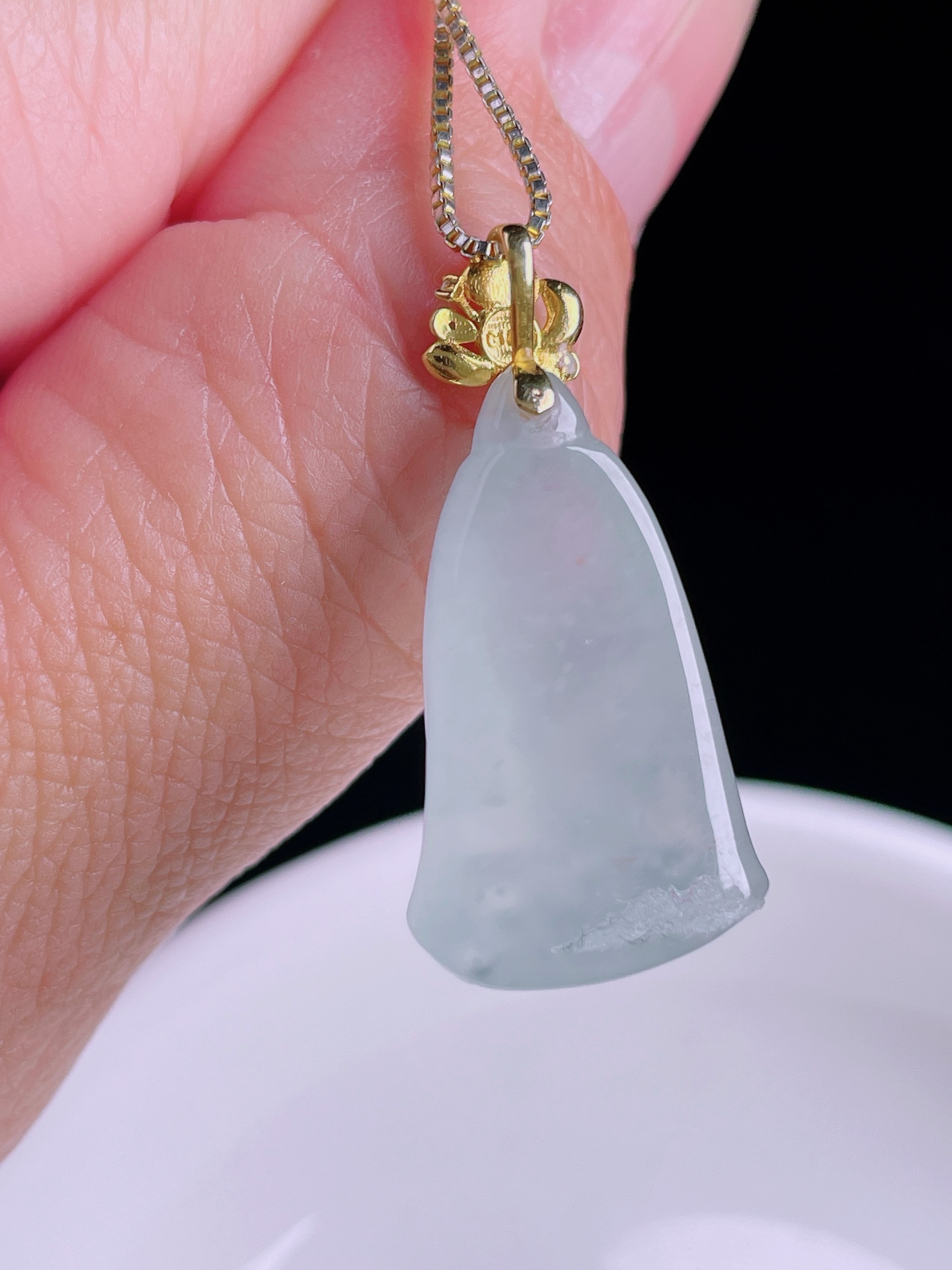 莲藕，18k镶嵌，老种起光，细底通透，尺寸：30裸石24/15/8mm0822
