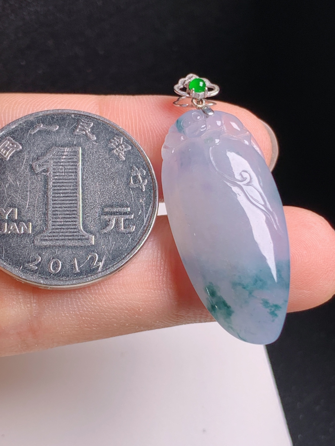 冰紫飘花福瓜吊坠，种水清透，花色灵动，福气满满