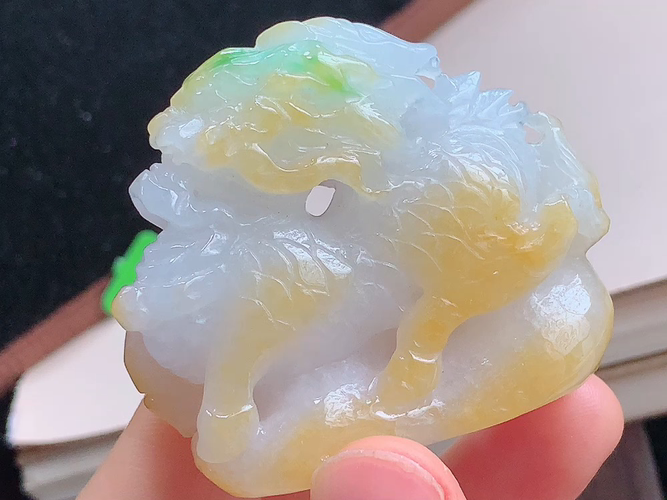 ️ 招财麒麟，无裂，尺寸52.0-43.8-15.4mm，包A附证书