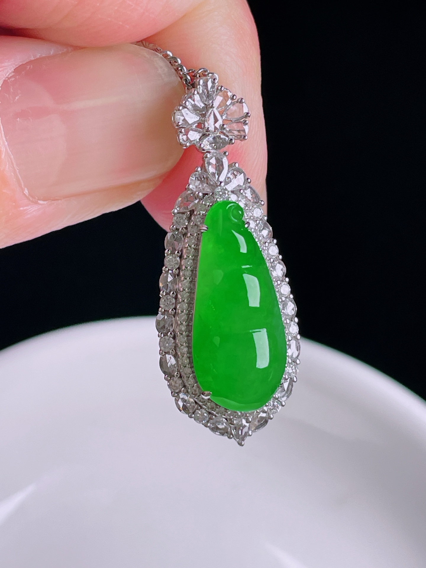 冰绿福豆/豆子，18k镶嵌，老种起光，细底通透，尺寸：35.3/14/12裸石20/9/3.9mm0822
