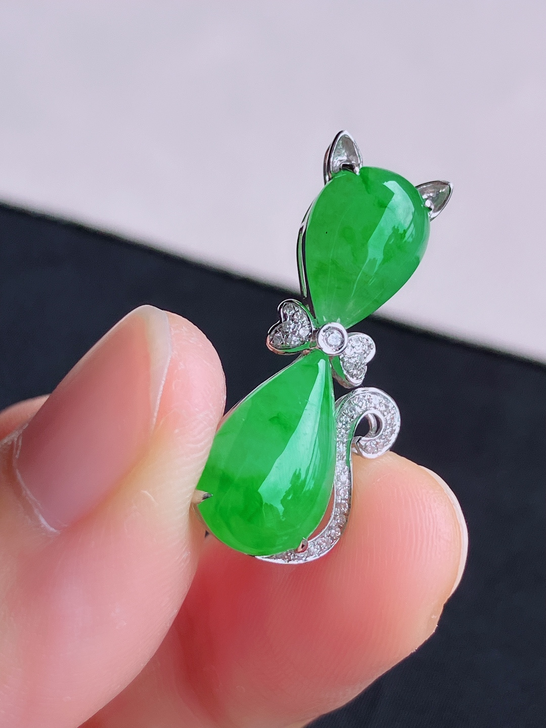 翠绿猫咪吊坠，简约时尚，尺寸27.6/13.6/8.8/7/自然光实拍