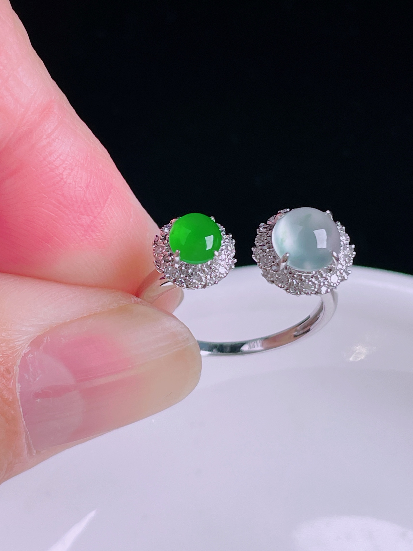 冰绿戒指，18k镶嵌，老种起光，细底通透，尺寸：裸石6.8/6.3/3.6mm0822