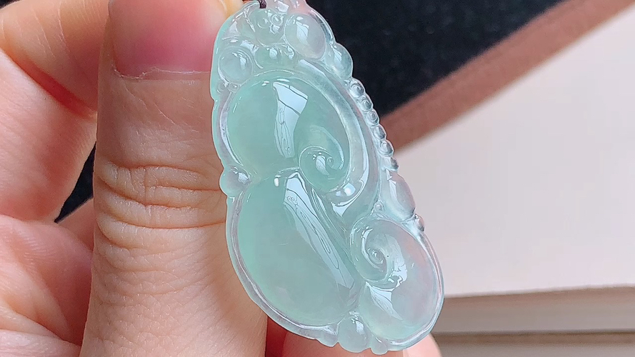 ️ 如意，无裂，尺寸40.8-23.8-5.0mm，包A附证书