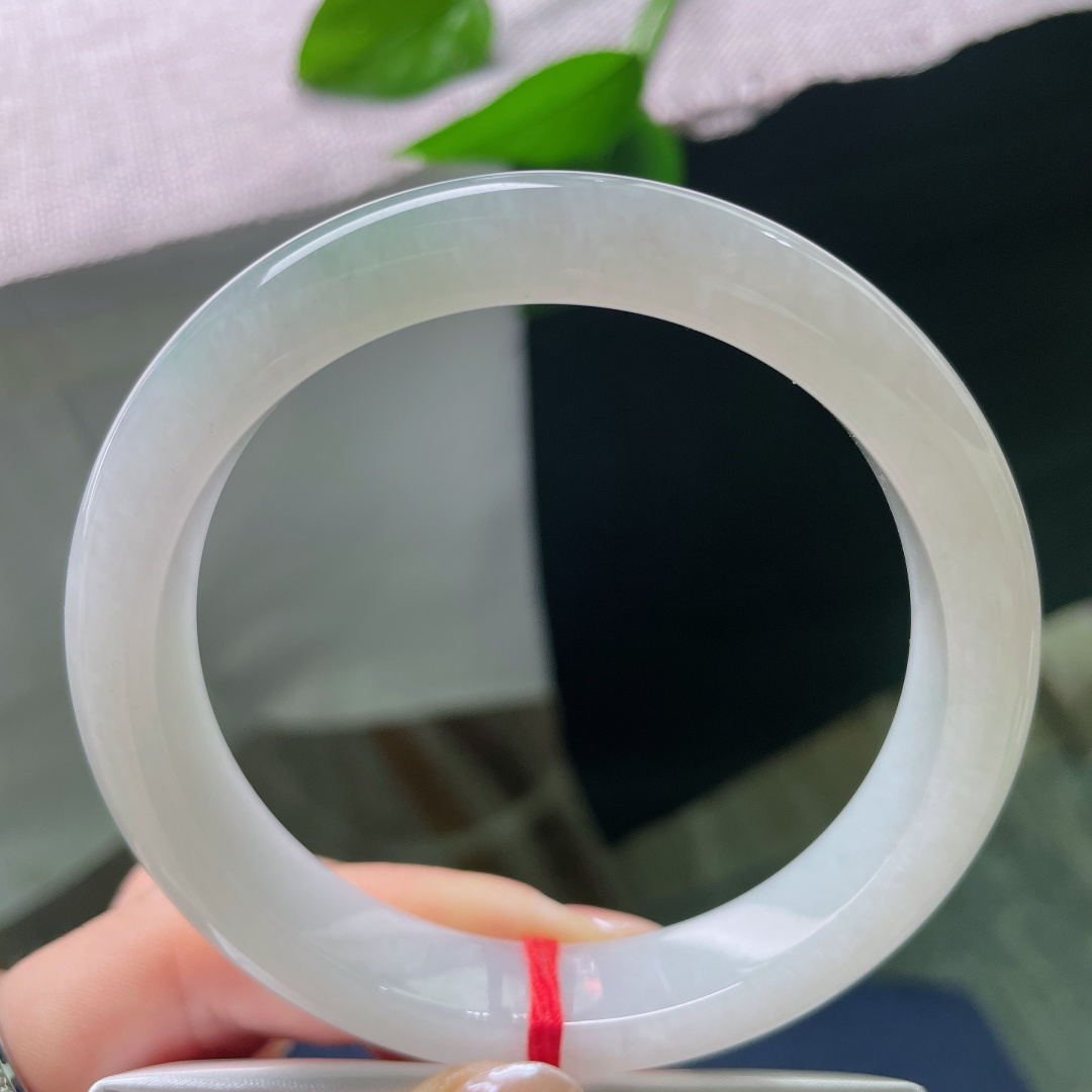 白底正圈，色线，素白通透，底色干净清润，简约素雅，诠释大道至简的腕间美感。ss57741a