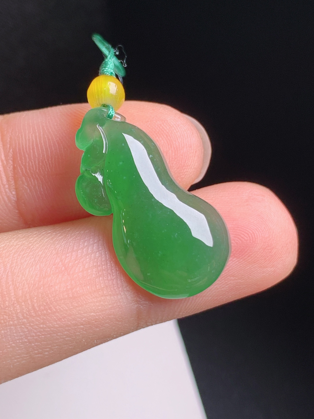 高冰湖水绿福瓜，水润通透，色泽鲜润，线条流畅，福气绵延