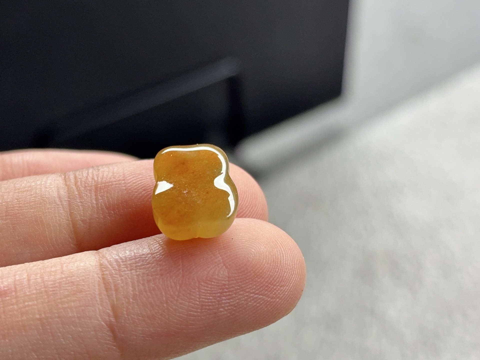 翡翠小猪，尺寸11.4×8.7×6