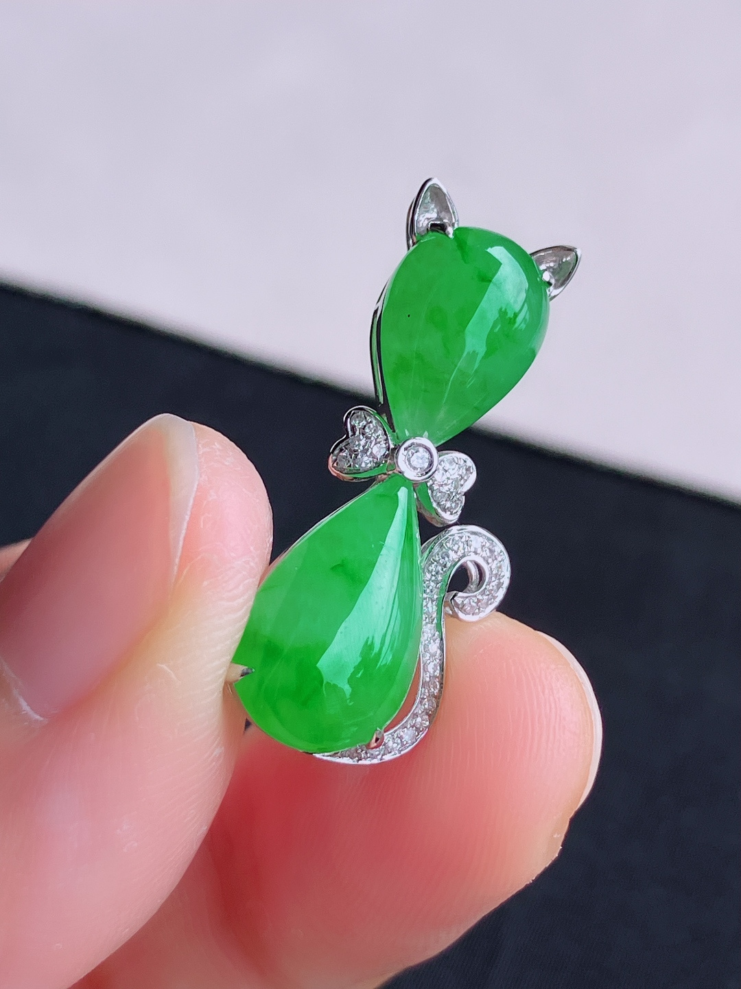 翠绿猫咪吊坠，简约时尚，尺寸27.6/13.6/8.8/7/自然光实拍