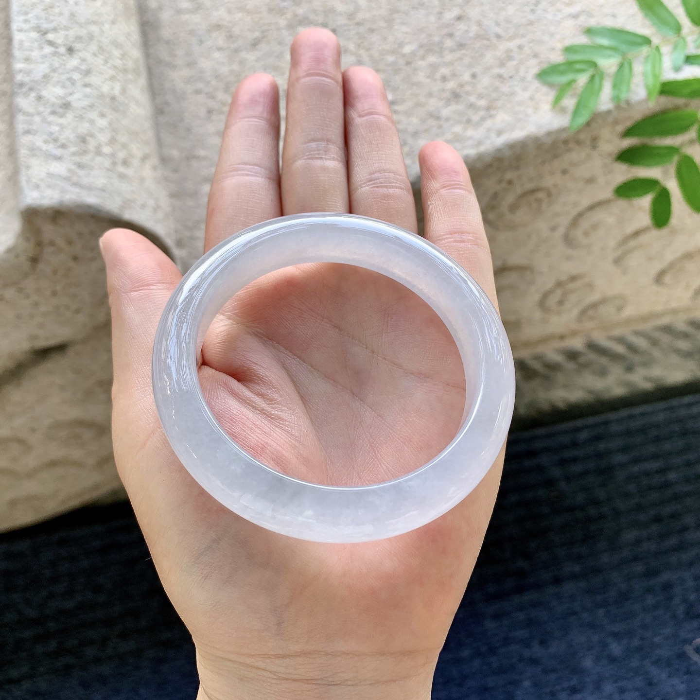 正圈55 56,圈口56/11.8/8.9,编码DZ082370,冰糯紫底，清透，水润，种老，细腻，打灯有絮线